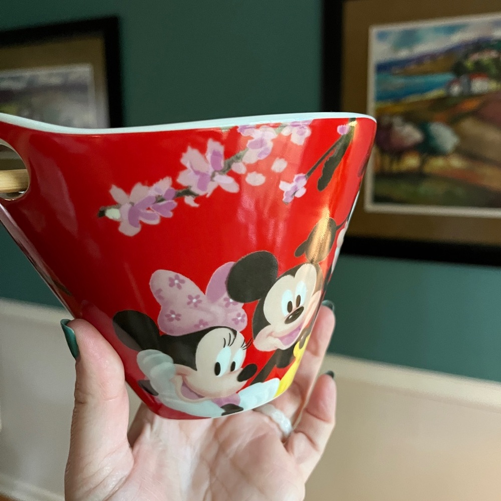 Disney ramen noodle bowl with chopsticks - Picture 5 of 10